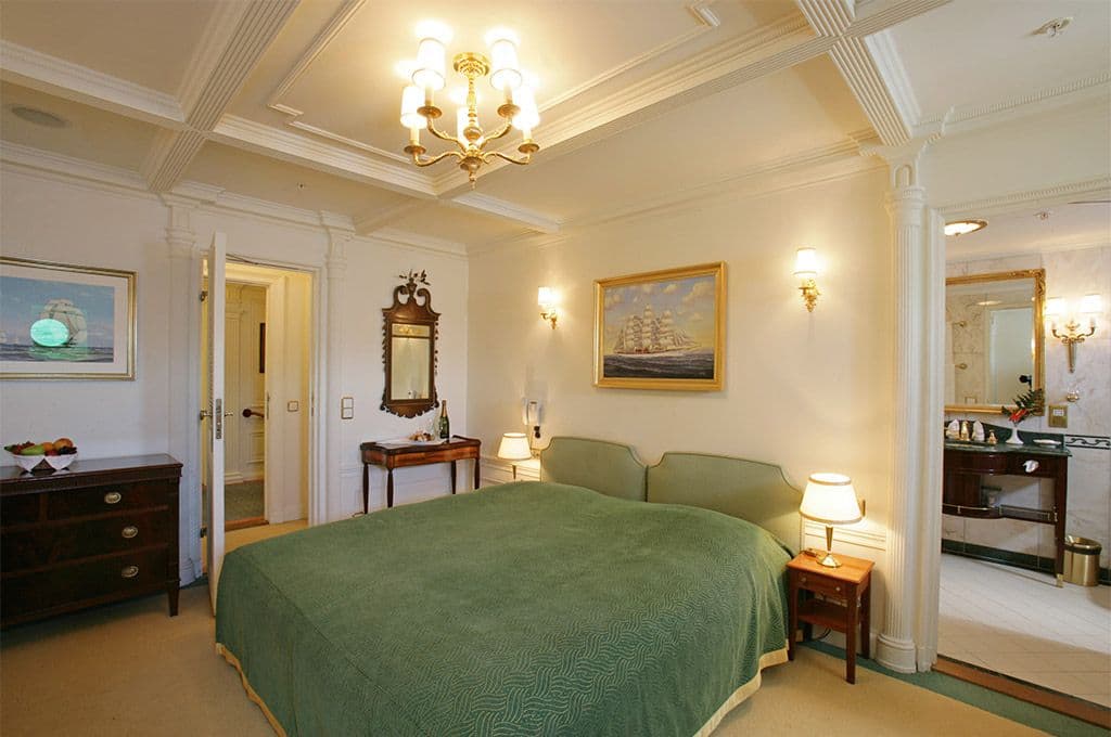 Atlantiküberquerung ab Hamburg Luxus Kreuzfahrtschiff